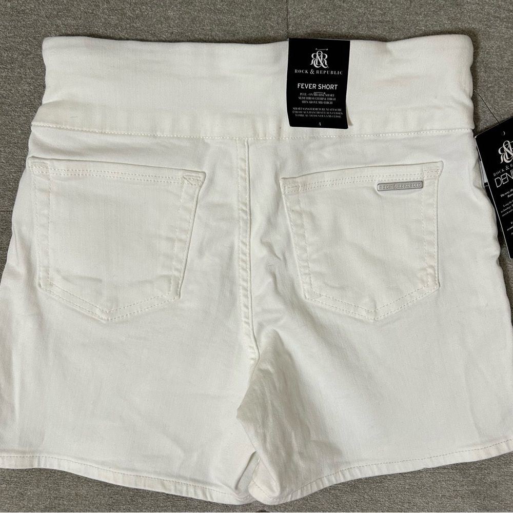 Rock & Republic Women's High Waist Slimming Pull On White Shorts - Picture 2 of 6